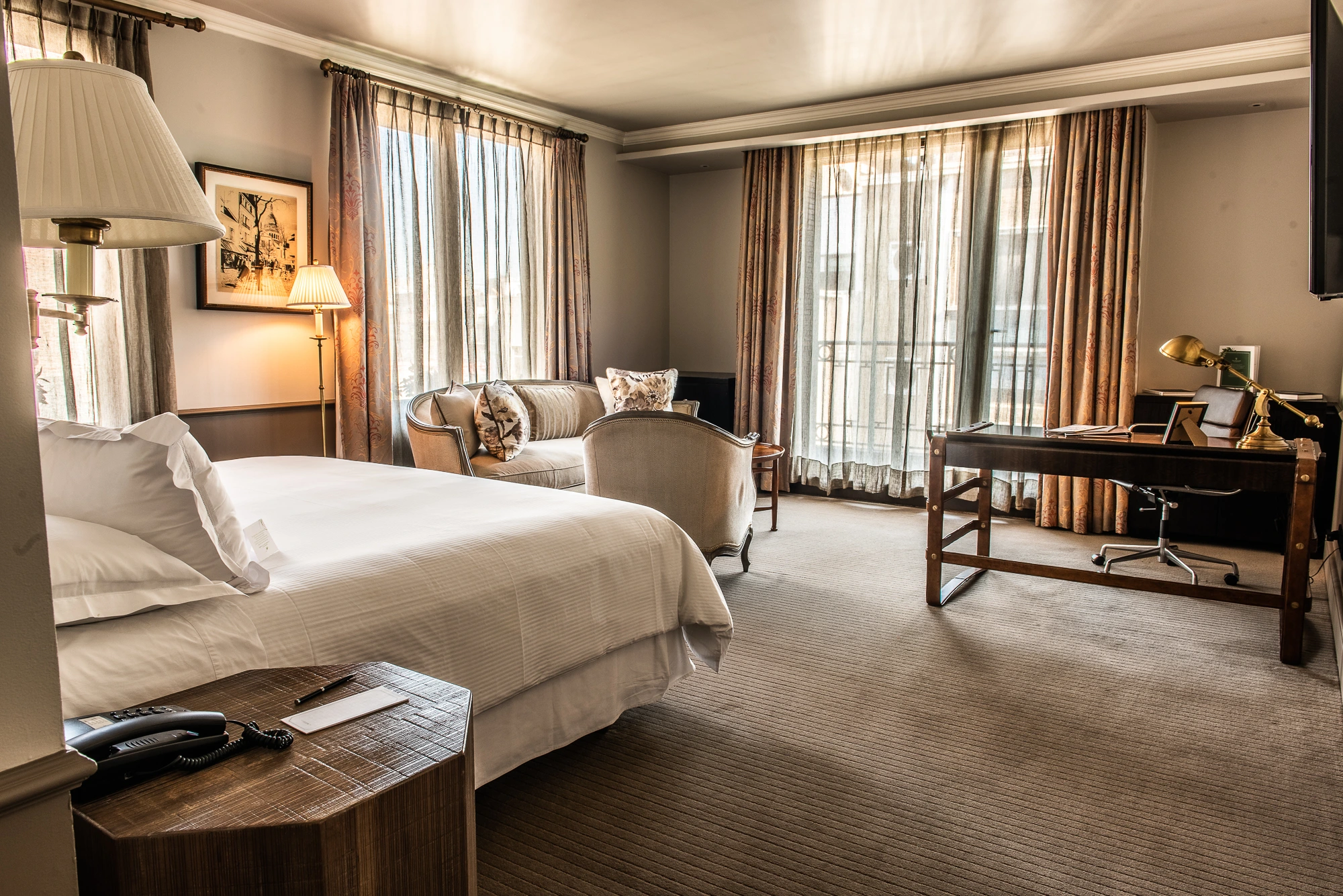 Singular King room