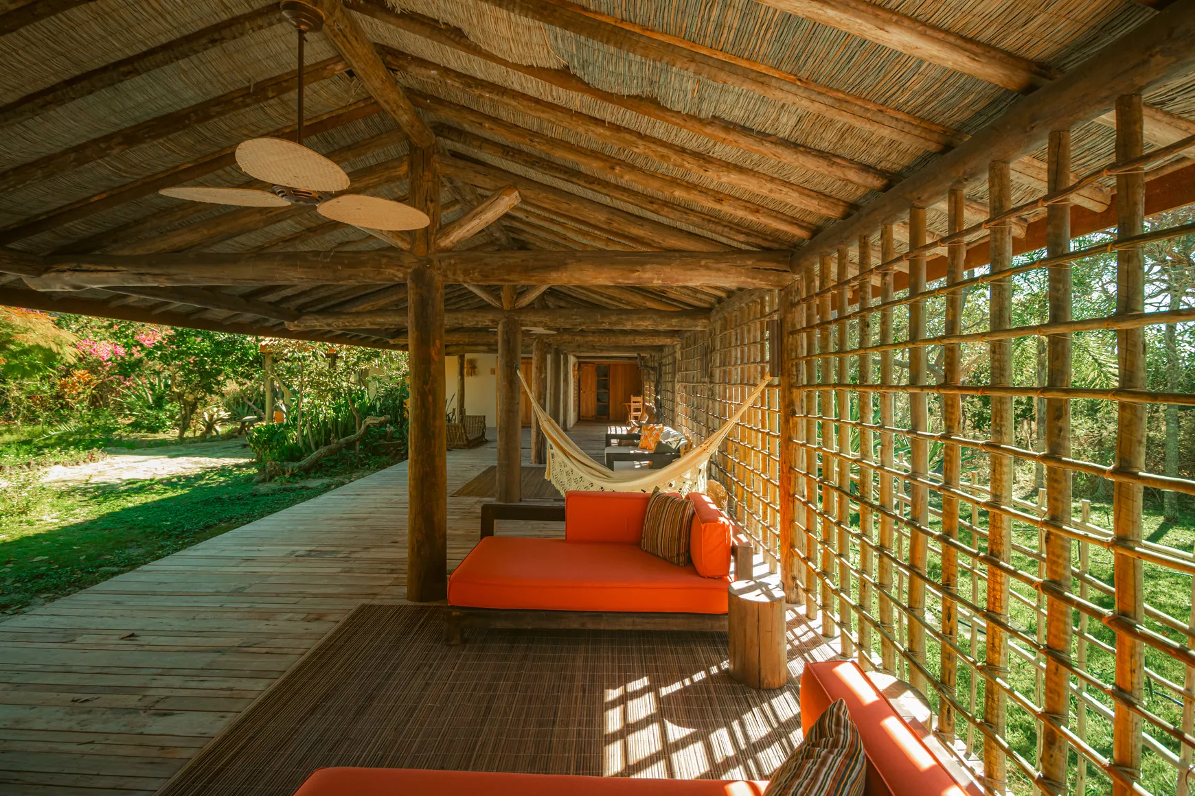 Trijunçao exterior lounge