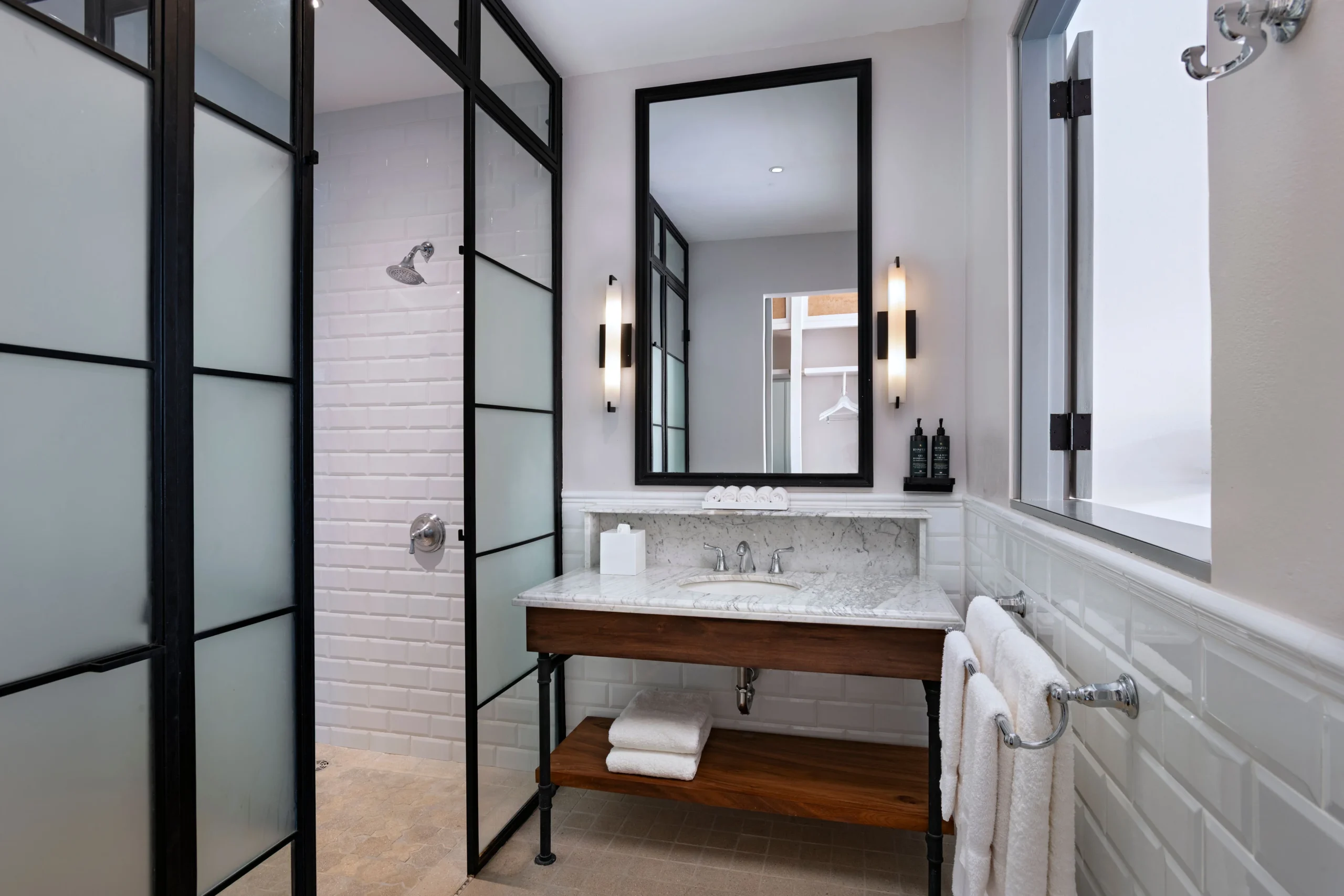 Guest rooms bathroom