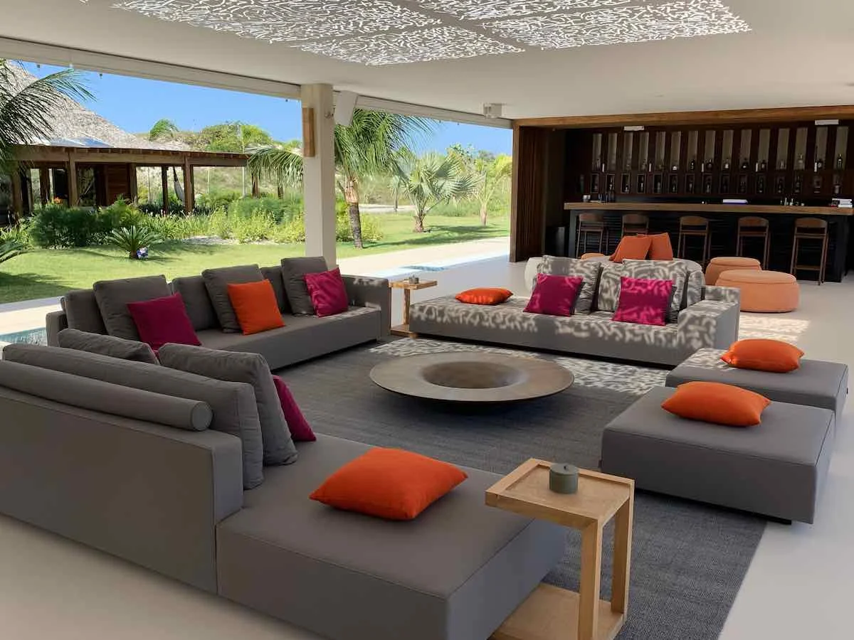 Pool Lounge