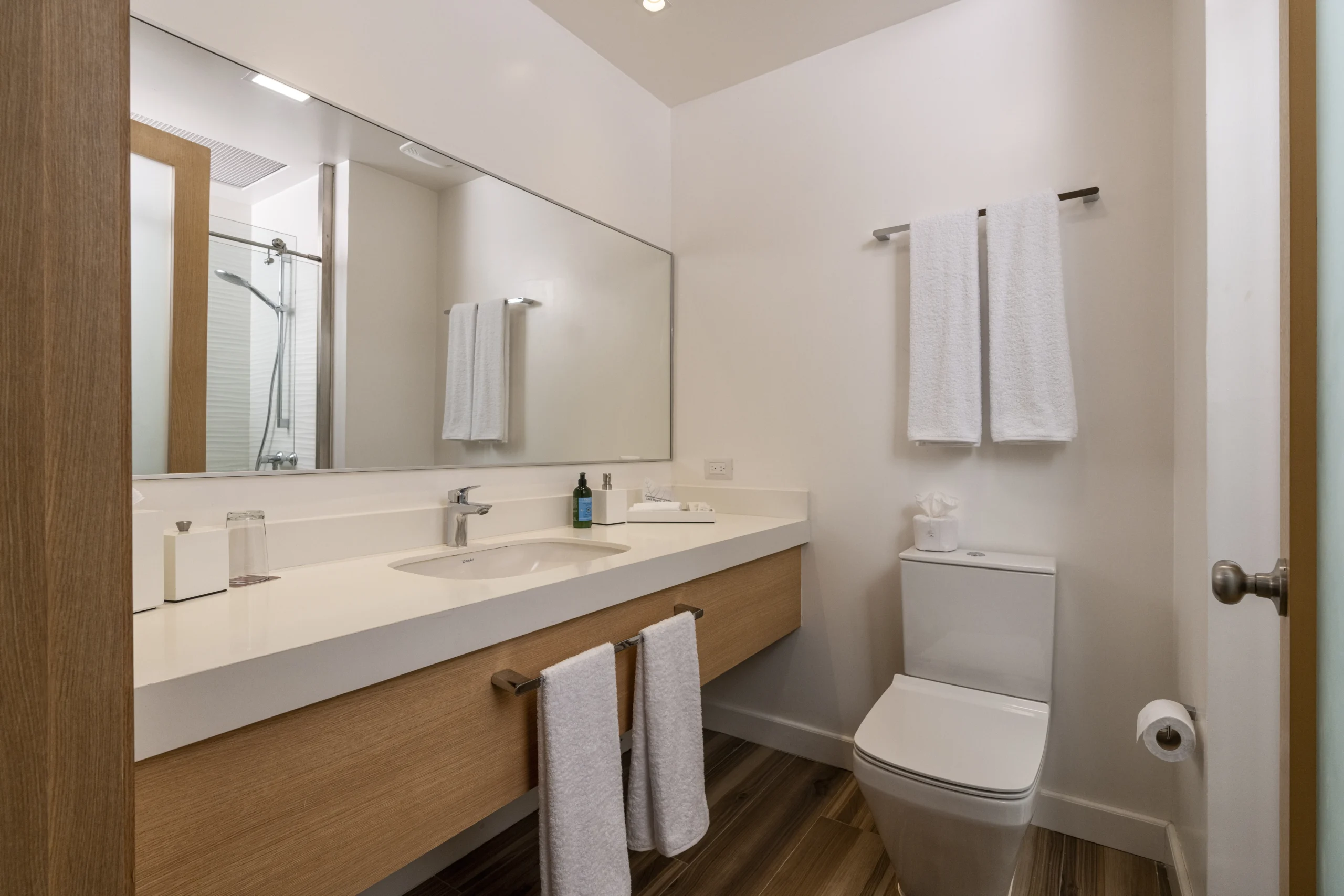 Finch Bay Room