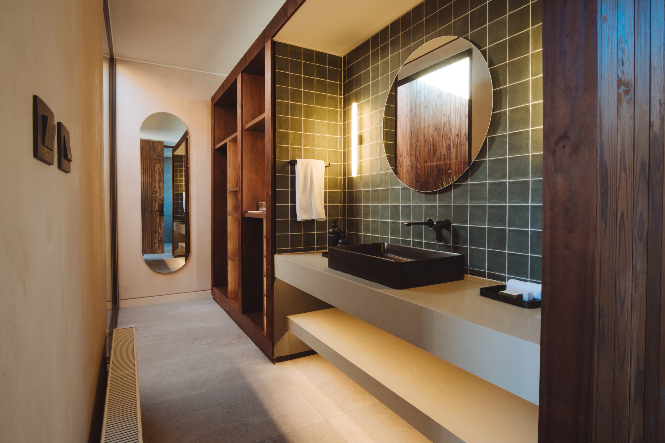 Suite bathroom