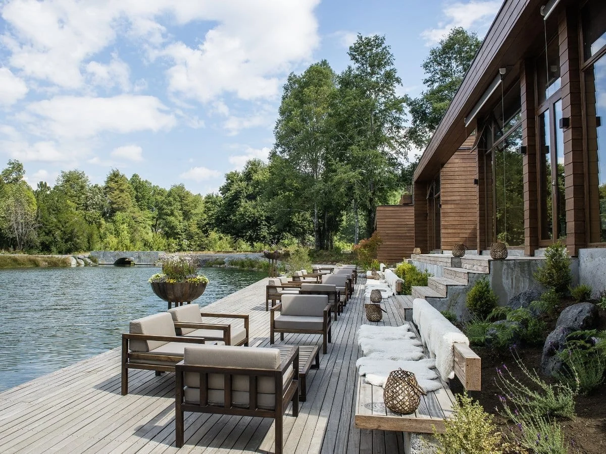 Outdoor terrace at vira Vira lodge