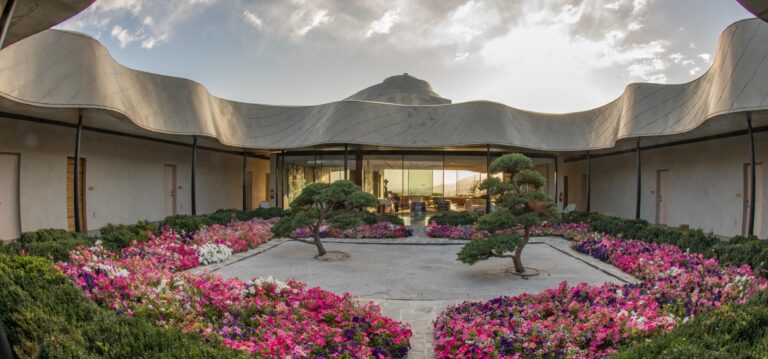 Vik Chile Courtyard