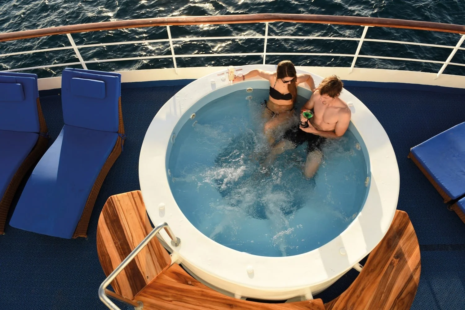 M/V Galapagos Legend