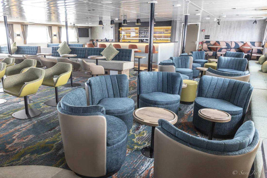 Observation lounge & bar