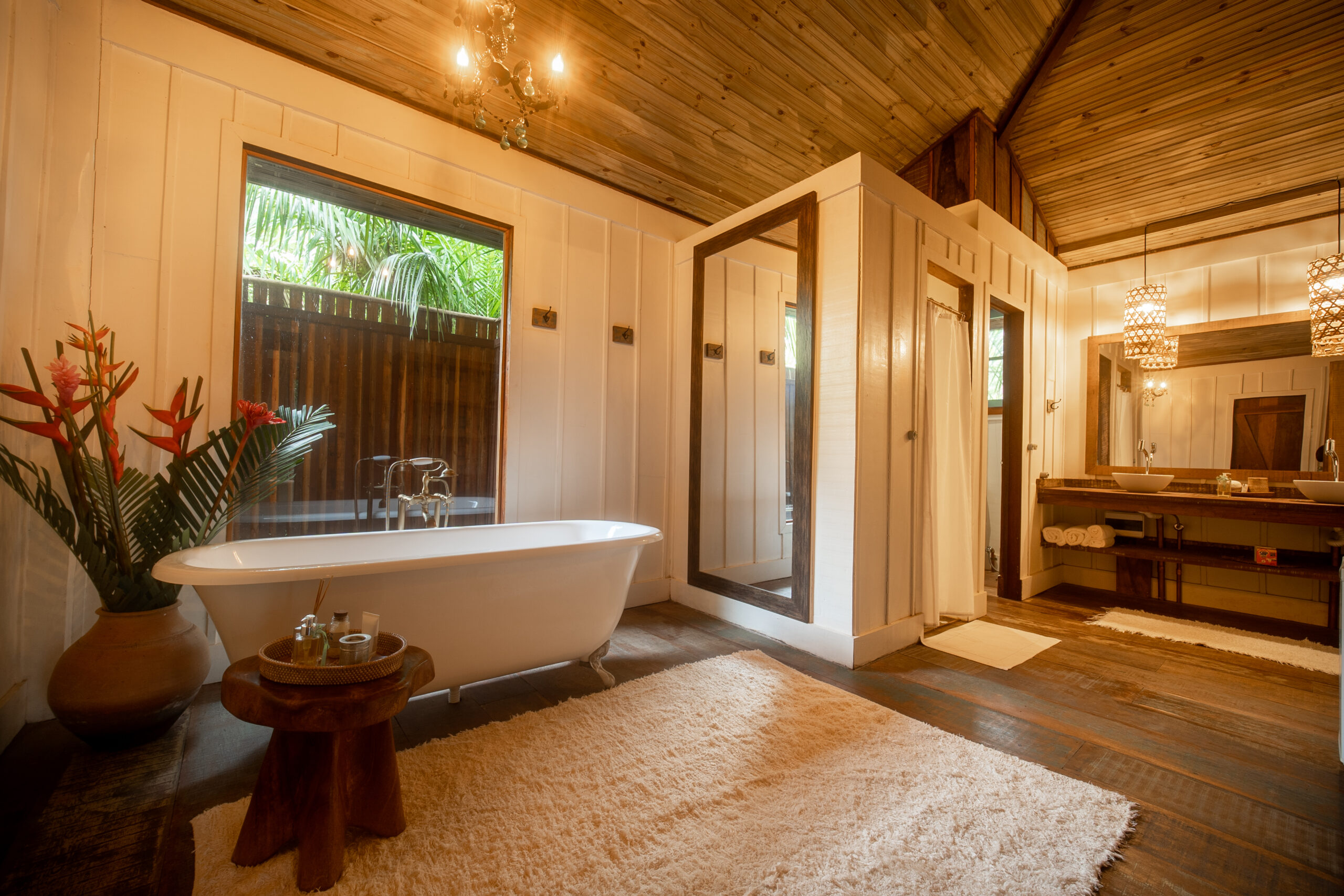 Bungalow- Volcanic "limestone" bathtub