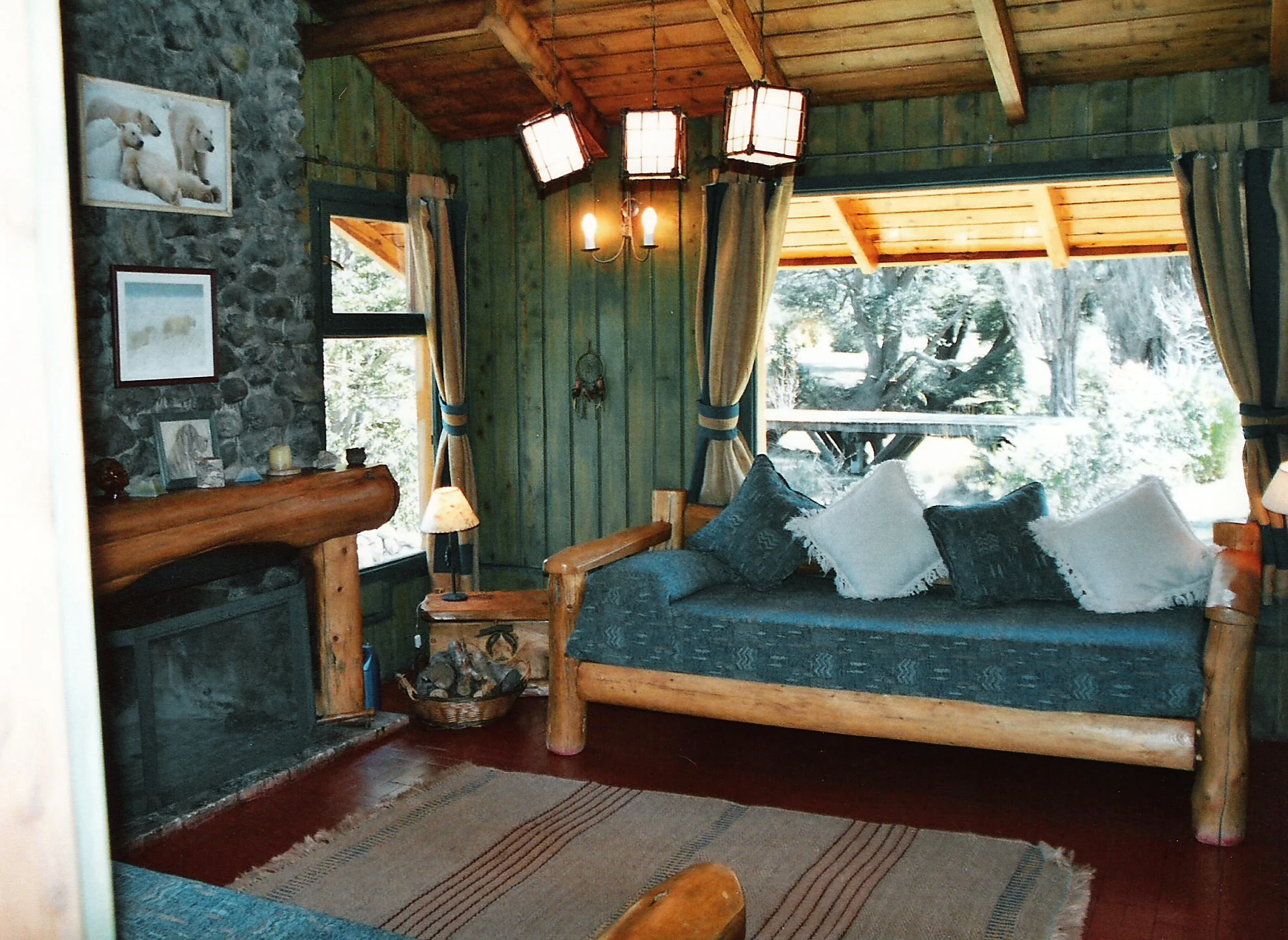 Creek Cabin - Living room