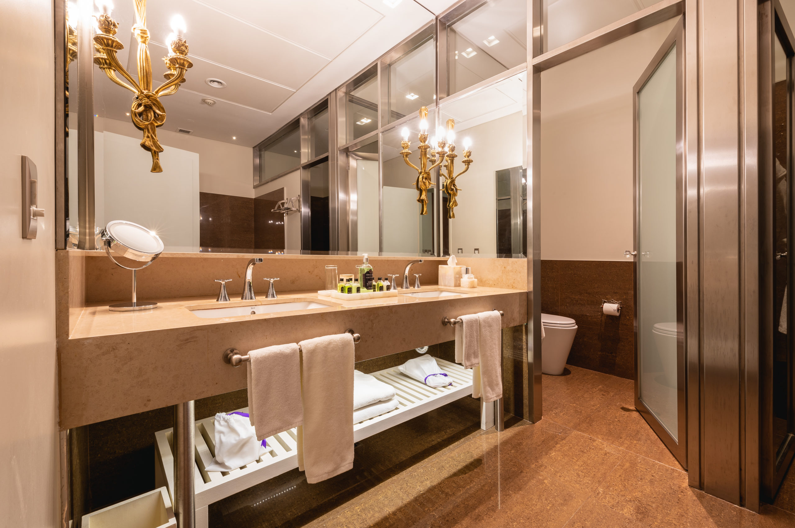 HUB Porteño Bacan Suite bathroom