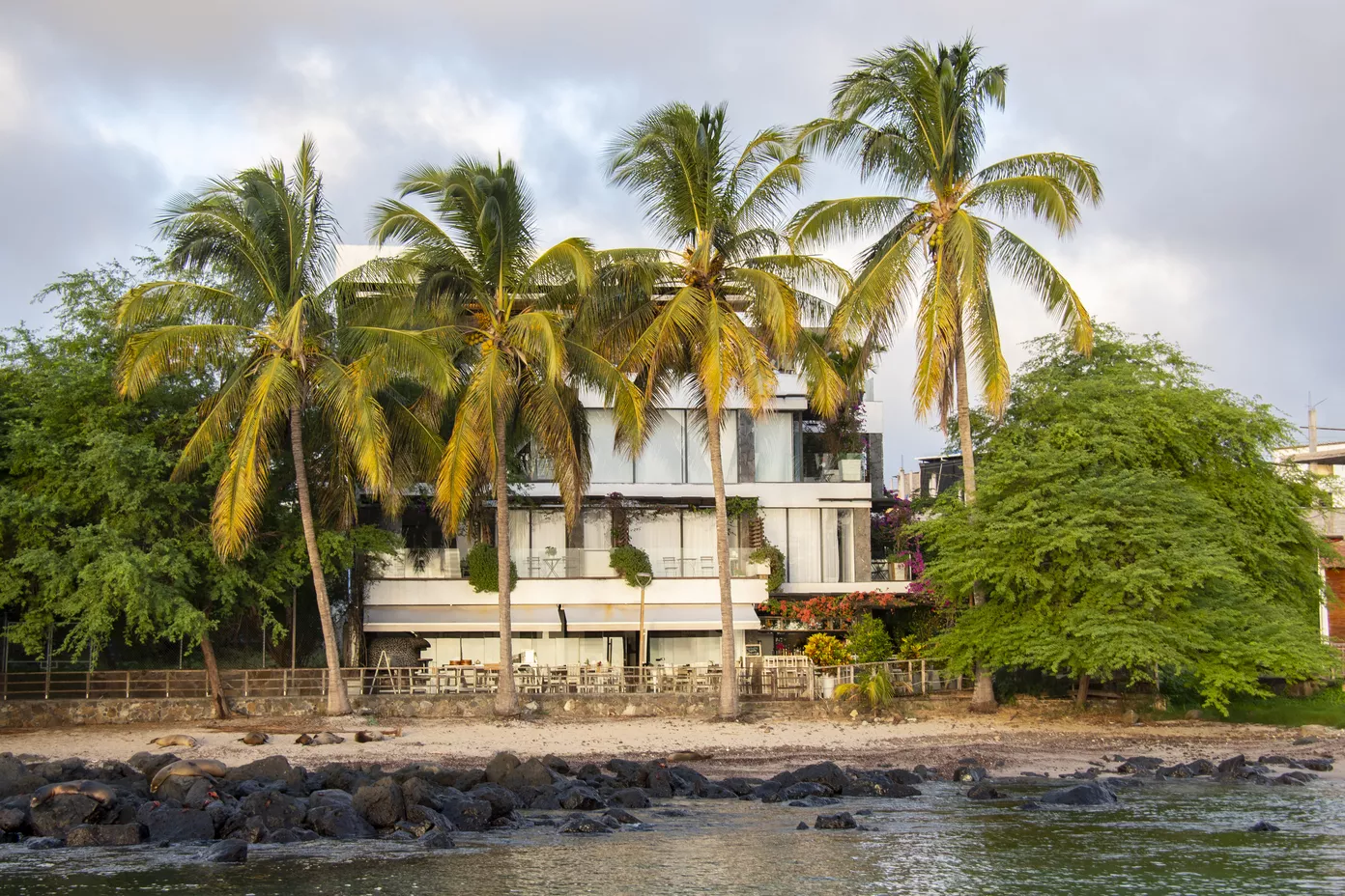 Golden Bay Galapagos - Exterior