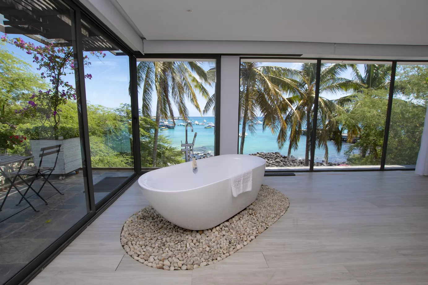 Master Suite - Tub