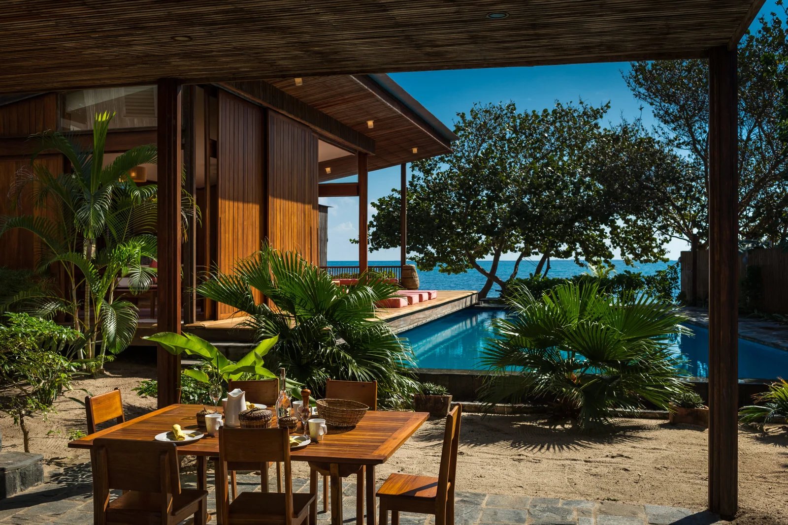 Poolside dinning