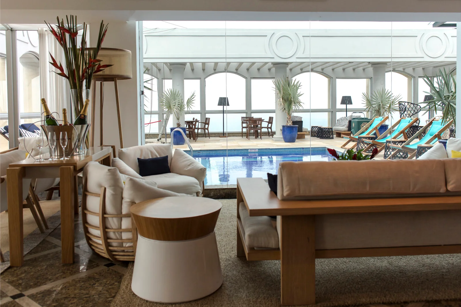 Pool bar