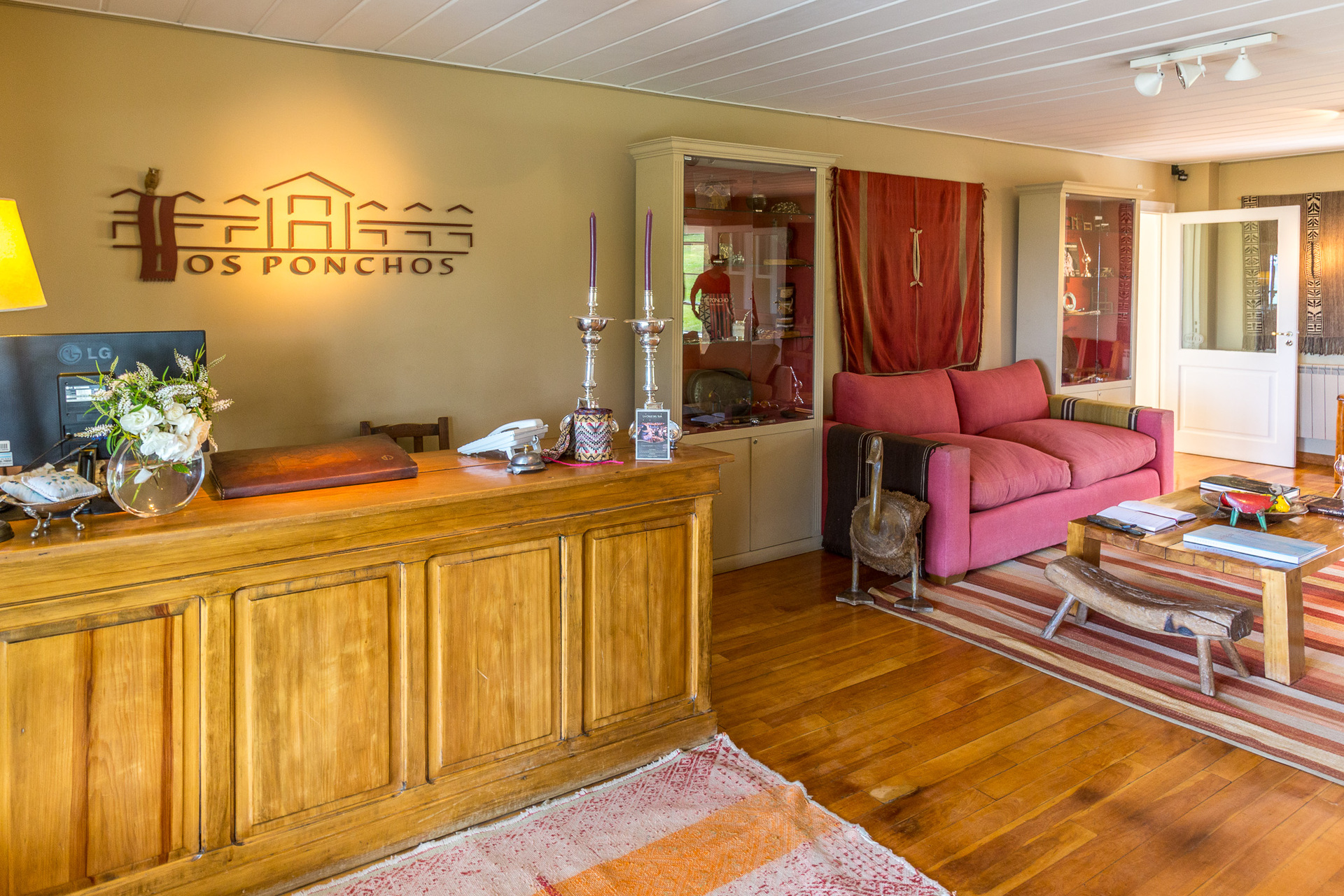 Los Ponchos Front desk