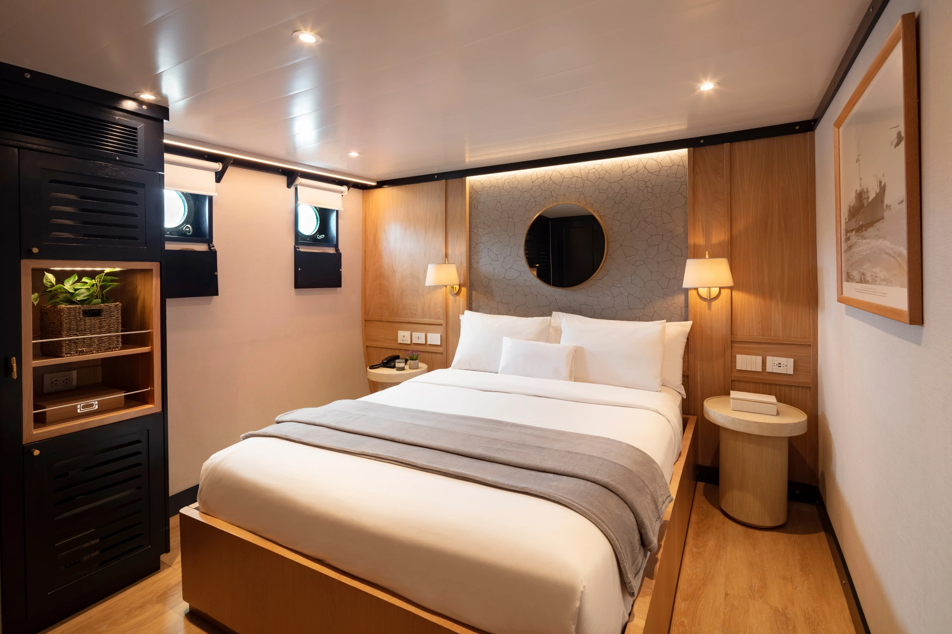 Grace Yacht Premium stateroom - Queen bed