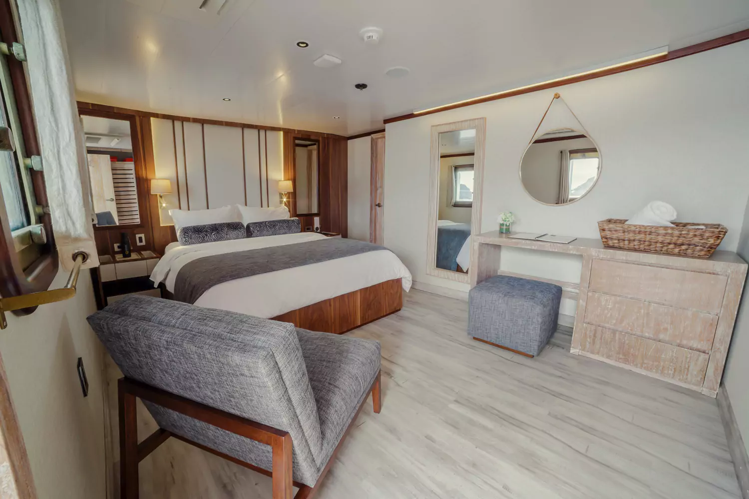 Evolution Motor Yacht