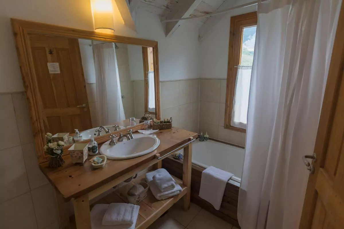 Suite Bathroom - Aguas Arriba Lodge