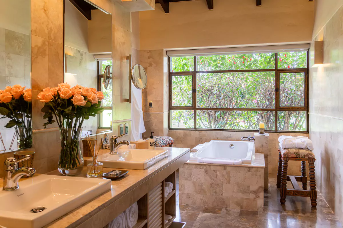 Deluxe Bathroom - Sol y Luna