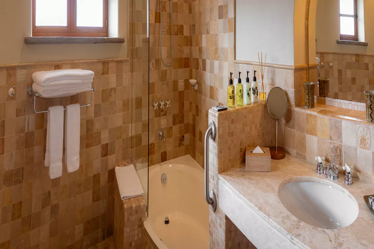 Superior Bathroom Sol y Luna