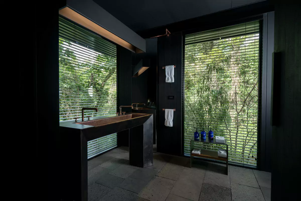 Rio Perdido Center Bungalow Bathroom