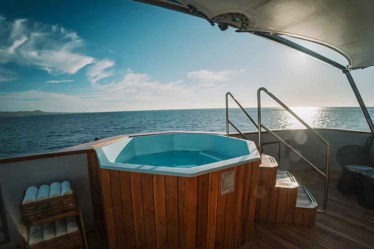 Evolve Jacuzzi