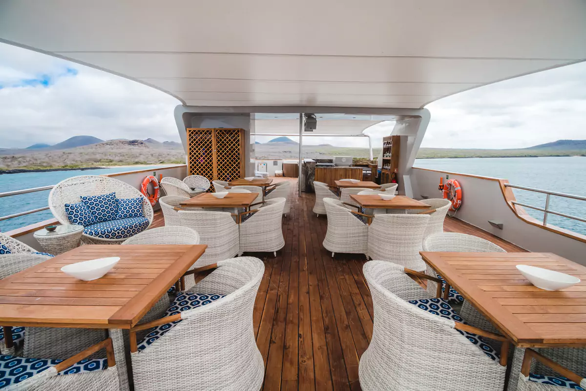 Evolve Sundeck Lounge