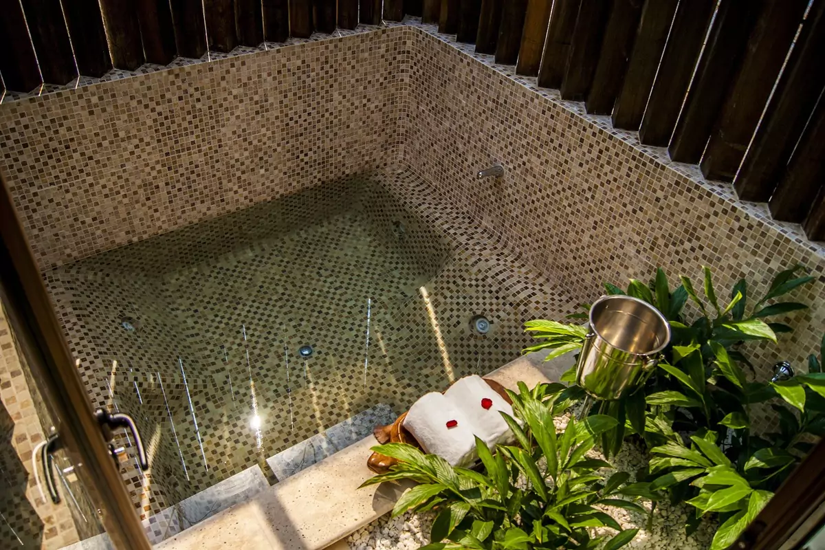 Bolontiku Lake Breeze Suite Outdoor Bath