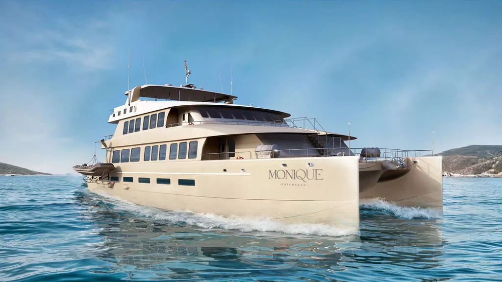 Monique Exterior